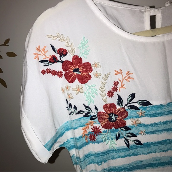 White and Turquoise embroider Top 😍 - Picture 2 of 4